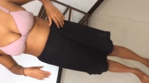 Sri Lankan Hot Sexy Girl යට සාය පිටින්