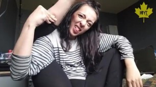 Cute Girl Likes to Suck her Sexy Feet (Self Foot Worship)