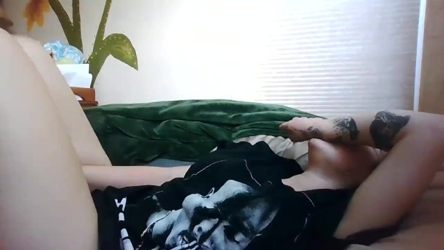 Sub Teen makes herself Cum very Hard with new Vibrator